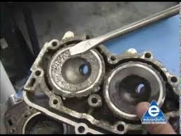 Con un gran par y entrega de potencia, estos motores fueraborda tienen la potencia necesaria para que puedas planear con una respuesta inmediata del acelerador y una rápida aceleración. Lo Que Pasa En Un Motor Fuera De Borda Cuando No Se Usan Repuestos Genuinos Youtube