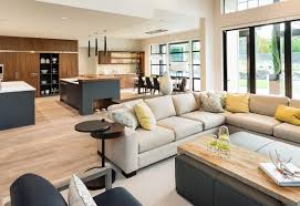 I mobili di lusso per lonate pozzolo e limitrofi selezionati da romanò vanno ad arricchire gli ambienti classici e moderni e integrano qualsiasi tipo di arredamento, anche quello contemporaneo. Consigli Per Un Arredo Di Lusso
