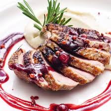Magret De Canard Aux Airelles Des Bois Et Au Vinaigre De Framboises Recette Alimentation Magret De Canard Idee Recette