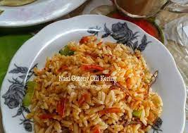 2 ulas bawang putih1 biji bawang besar5 tangkai cili kering1 sudu besar cili kering kisarudangairtelur2 cawan nasigarambrokolienglishingredients2 cloves. Resepi Nasi Goreng Cili Kering Paling Sedapwanita Ini Kongsi Resipinya Masakan Malaysia Pedas