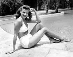 Sono i costumi da bagno indossati dalle dive di metà secolo scorso come brigitte bardot e marilyn monroe nei loro più famosi film cult. Costume Da Bagno Storia E Tendenze Il Commercio