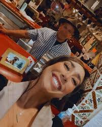 Shelley Bayless's Instagram, Twitter & Facebook