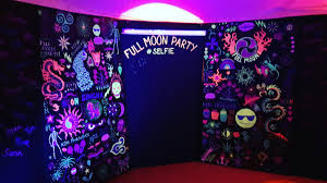 Dance music up to late. Full Moon Party Uv Selfie Booth Decoracao De Festa Neon Festa De Aniversario Neon Festa Neon