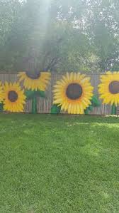 Zonnebloemen Geschilderd Op Mijn Hek Leuke Tijd Fencedecoratingideaspaint Geschilderd Hek Leuke Mijn In 2020 Garden Mural Garden Fence Art Sunflower Painting