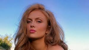 Strictly Come Dancings Maisie Smith spends day picking up rubbish with  friends - Mirror Online