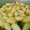 Untuk dibuat karipap frozen atau sejuk beku, ada dua cara iaitu satu digoreng dulu separa masak. 1