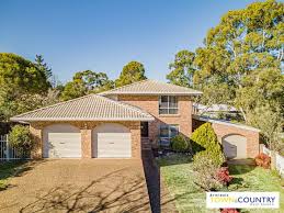 Dumaresq creek refugee island picture, armidale, nsw.jpg 4,208 × 2,368; Sold 3 Eulahbar Crescent Armidale Nsw 2350 On 03 Aug 2021 2017046141 Domain