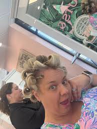 Something to love about a good blowout.. not that I'm too lazy to do it  myself .. but sometimes this is just easier 🤪