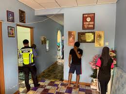 Pelakon wanita ditangkap khalwat kali ketiga. Pekerja Kedai Makan Remaja Perempuan 17 Tahun Ditangkap Khalwat Utusan Digital