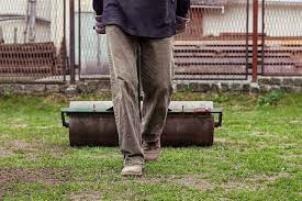 Anschließend regen sie das wachstum des frisch verlegten rasenteppichs an, indem sie ihn jeden tag ausreichend wässern. Rasen Walzen Rasenwalze Garten Ratgeber Com