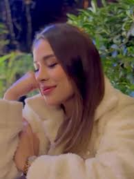 Amor y Rosa: Una Melodía de Juan Luis Guerra