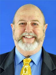 Honestly, I am just curious. Does anyone know if David is single or dating  someone? I've read that he was married since 2002 but it turned out it was  fake.