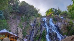 Setelah memarkir kendaraan, pengunjung masih harus berjalan kaki menyusuri jalan setapak. Sensasi Mandi Pagi Di Air Terjun Laliako Sinjai Regional Liputan6 Com