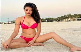 Sonali Raut sexy video in pink bikini