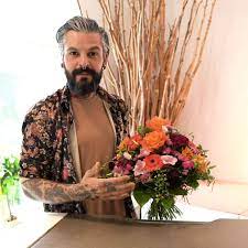 Since 2011, he has been a member of the flowers pulse, a team of 6 members of the swiss florist. Fleurop Interflora Schweiz Making Of Summer Wish Facebook