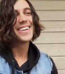 I Don T Think There Is Anyone In The World That Has A More Beautiful Smile Than Kellin Quinn Kellin Quinn Quinn Ronnie Radke
