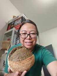 It's been a long time I didn't bake sourdough bread, the feeling is so  happy. 很久没有烤sourdough欧包了, 超级开心