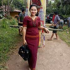 Ikat sumba, desain baju tenun ikat, sejarah tenun ikat troso, tenun ikat toraja, harga kain, batik ikat, kain tradisional bali, motif kain batik 1. Model Baju Toraja Modern Kain Jepara Gaya Ootd