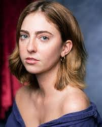 Lola Head's Instagram, Twitter & Facebook