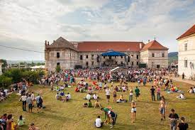Electric castle este un festival de muzică din românia, care se desfășoară în fiecare an la castelul bánffy din comuna bonțida, județul cluj. Electric Castle Festival Should Definitely Look At Belgian S Mcdamman