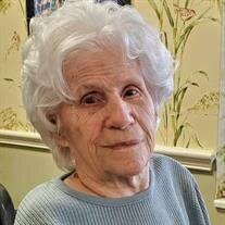 Martha Thames's Instagram, Twitter & Facebook