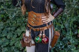 Bouteille De Potion Rouge Avec Cuir Porte Potion Flacon Bouteille A Boire Pour Les Grandeurs Natures Costume Et Cosplay Larp Larp Costume Post Apocalyptic Costume