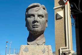 El busto dedicado al Divo de Juárez