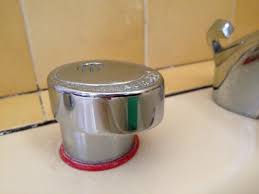 Idéal pour une salle de bains design ou industrielle, ce robinet de baignoire est élégant et moderne grâce à sa finition noir mat. Changer Ou Reparer Ancien Robinet Melangeur Porcher Sur Baignoire