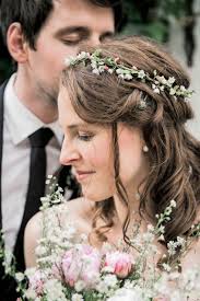 Haarkranz Blumen 160 Traumhaft Schone Beispiele Inspirationen Haarkranz Hochzeit Hochzeit Frisuren Blumen Haarkranz
