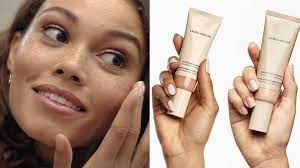 I Tried Laura Mercier S Reformulated Tinted Moisturizer Editor Review Allure