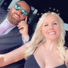 A woman who faced eviction from her Manhattan apartment over her three  emotional support parrots will be paid $165,000 in damages.