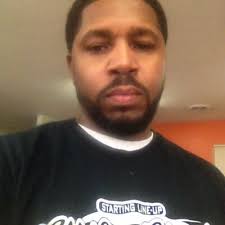 Armondo Blakely (@MondoTSLbarber)