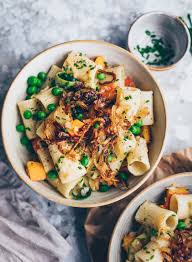 Caramelized onions are one of those magical ingredients that can transform the ordinary into the extraordinary. Pumpkin Pasta With Zucchini And Caramelized Onions Klara S Life