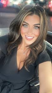 Heather Cantwell's Instagram, Twitter & Facebook