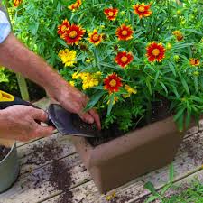 Board sizes will differ according to your porch railing. Diy Planters For Your Balcony In Fall