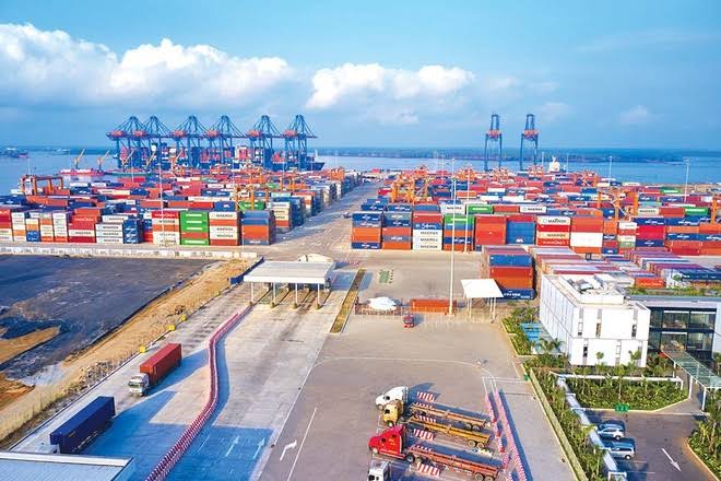 Transit hàng hóa là gì? Vì sao một số lô hàng đi Indonesia phải quá cảnh?