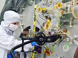 Image result for tbn:N3MLQ4XNwtJ6LM::nssdc.gsfc.nasa.gov/imgcat/hires/lo5_h105_3.gif