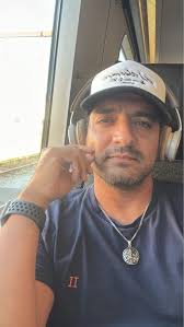 Now this is how to watch a Jaws Movie 🎬🤣