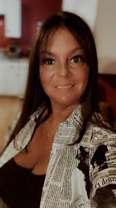 How are we feeling about all these changes to the tour? I'm loving the TTPD  set Manager Steph 🫶🏽