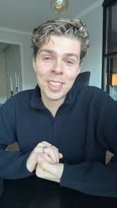 Frida Söderlund möter män som vill ta tillbaka något de upplever sig ha  förlora i den här dokumentärserien om manlighet. Streama alla avsnitt på  SVT Play nu! #svtplay #prisetmänbetalar @fridasoderlund @janemanuels