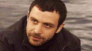 Uzun süredir bodrum gümüşlükte yaşayan ve ferzan özpetekin i̇stanbul kırmızısı filminin çekimleri için i̇stanbula gelen nejat i̇şler, çarşamba akşamı cihangirde arkadaşlarıyla bir araya gelmişti. Iste Nejat Isler In Yeni Dizisi Genclik Haber Sitesi On5yirmi5 Com