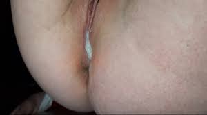 出会い系サイトからの売春婦は、最初の日付に中出しを与えました