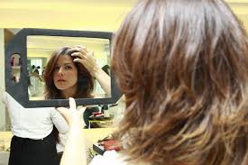 No universo das celebs, juliana paes assumiu os cachos e a atriz samara felippo, que já tinha deixado a raiz crescer naturalmente na quarentena, investiu de vez no grisalho para colorir os fios. Pin Em Cabelo