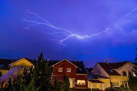 In dieburg ist in einem haus am montagabend ein blitz eingeschlagen. Blitzeinschlag Im Haus Was Passiert Wenn Der Blitz Einschlagt Heimhelden