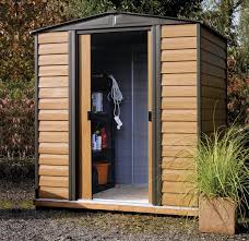 Destombes bois continue la fabrication et la pose chez ses clients pendant le confinement en respectant scrupuleusement les règles de distanciation. Abri De Jardin Arrow Wr65 Acier Galvanise 2 5 M2 Imitation Bois