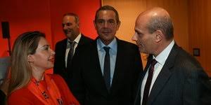 Επίθεση στον γνωστό ηθοποιό κωνσταντίνο μαρκουλάκη εξαπέλυσε ο πάνος καμμένος με αφορμή όσα. O Panos Kammenos Akomh Pio Adynatos Sth Nea Dhmosia Emfanish Toy Kompsos Me Allo Stil Eikones Politikh Iefimerida Gr