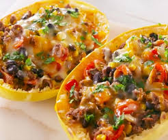 Merveilleuse Recette De Burritos Dans Des Bateaux De Courges Spaghetti Recettes Ma Fourchette Squash Recipes Spaghetti Squash Recipes Vegan Recipes