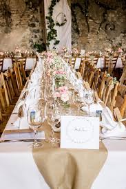 Eine Vintage Hochzeit Auf Dem Schloss Burkheim Rockwedding Hochzeit Buffet Vintage Hochzeit Hochzeit