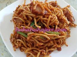 Minggu sebelumnya kami udh masak mie gomak kuah tapi ngga sempat ambil foto, jadi dibayar dengan mie gomak goreng ini. Resepi Cara Masak Mee Goreng Basah Bajet Yang Meletup Sedap Blog Santai Santai Jerr