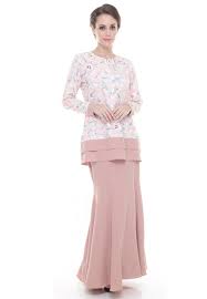 I caught the sight of the amar amran's baju melayu and even though i ain't a guy, i know that some of you guys will delight when you see something you can actually rock come raya 2018. 40 Trend Terbaru Fashion Design Baju Raya Little One Scandles